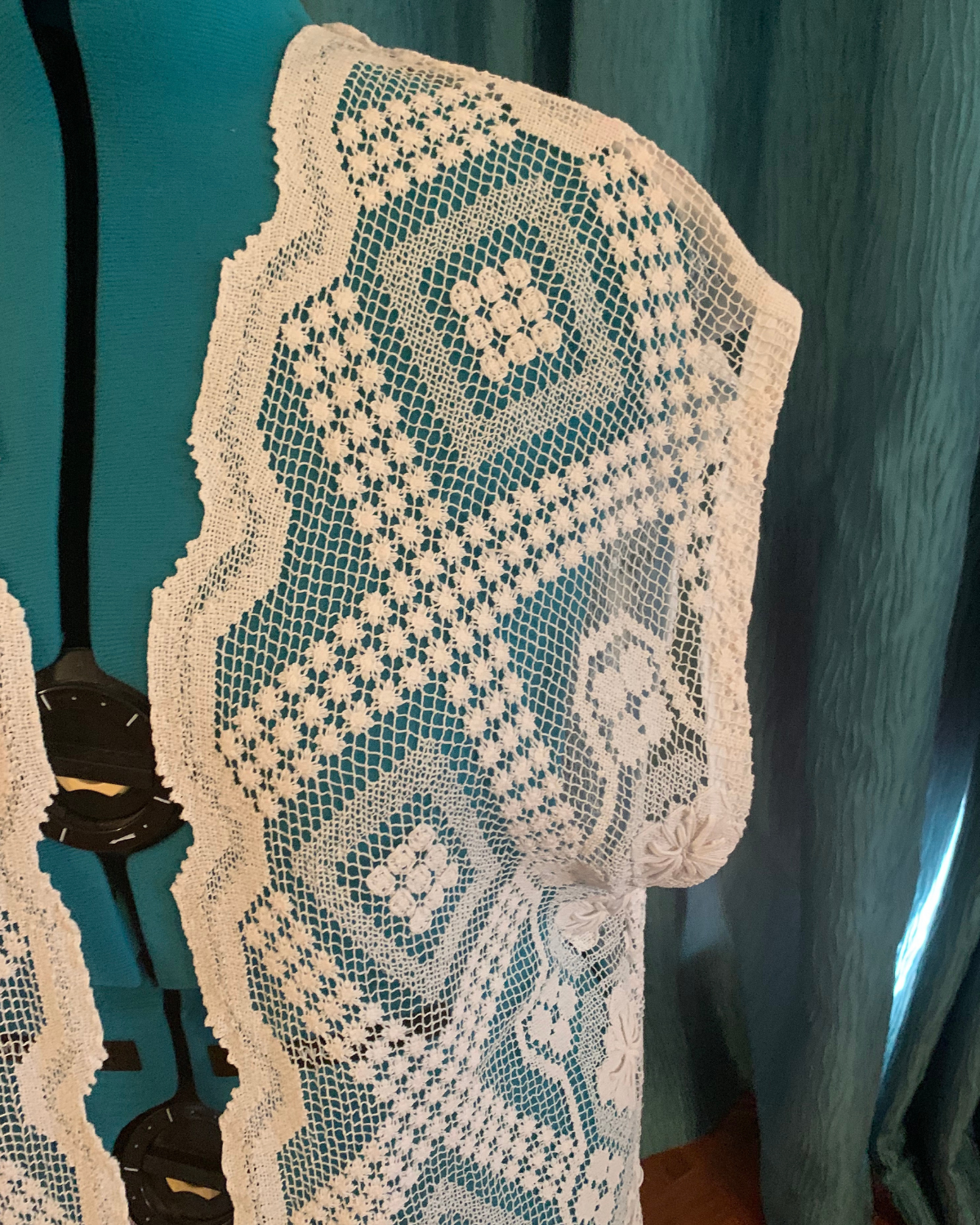 White Flower sleeveless bolero
