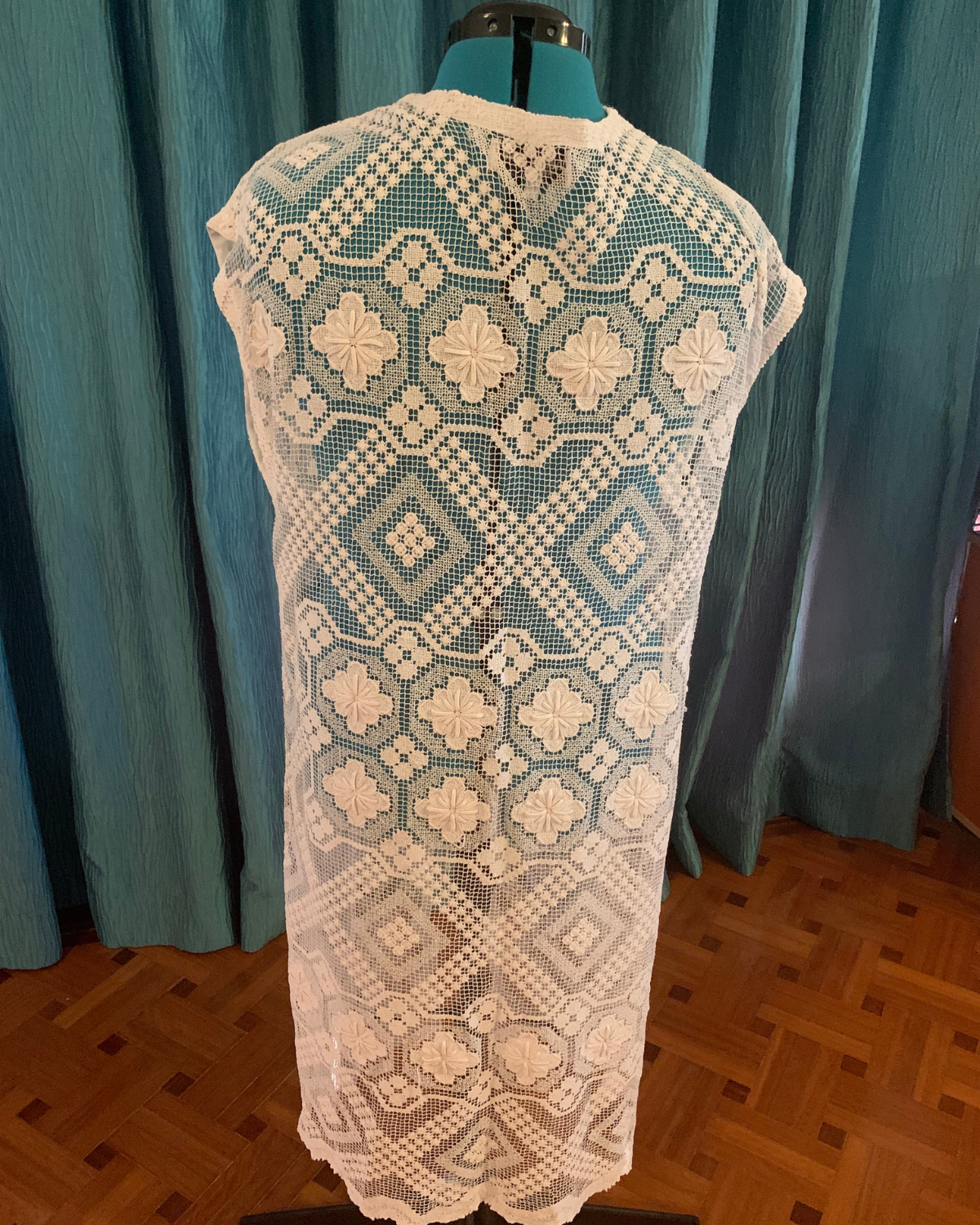 White Flower sleeveless bolero